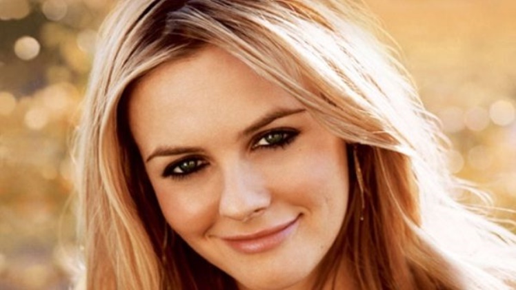 Alicia Silverstone Height, Weight, Age, Bio, Body Stats, Net Worth & Wiki