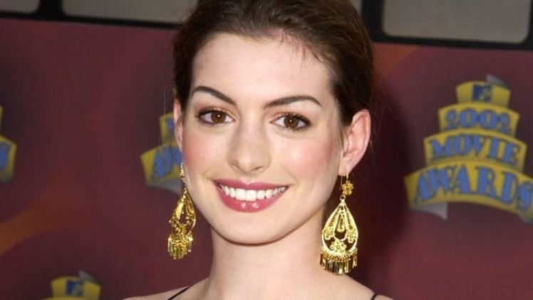 Anne Hathaway Height, Weight, Age, Bio, Body Stats, Net Worth & Wiki