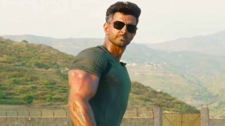 Hrithik Roshan Height, Weight, Age, Bio, Body Stats, Net Worth & Wiki
