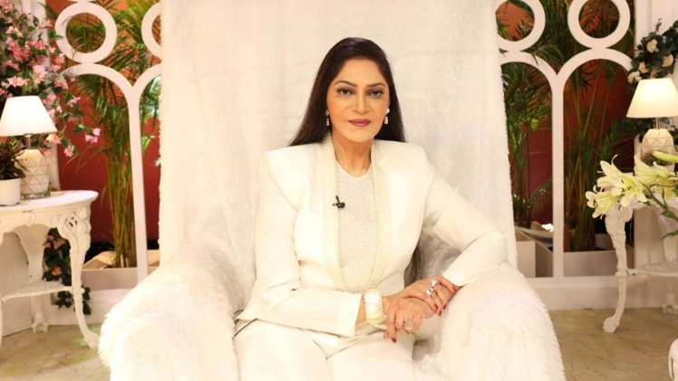 Simi Garewal Height, Weight, Age, Bio, Body Stats, Net Worth & Wiki