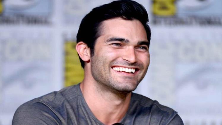 Tyler Hoechlin Height, Weight, Age, Body, Girlfriends, Family, Net Worth, Biography & Wiki